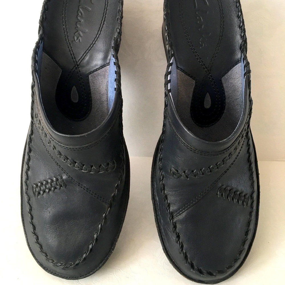 Clarks women’s size 8.5 dk navy blue mules.2”heel.